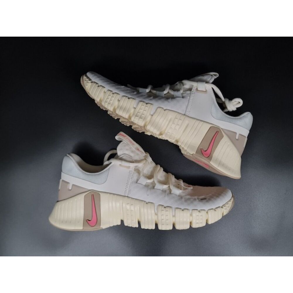 Nike Free Metcon 5 Sail Sanddrift (Women’s). SIZE 8 - DV3950-100